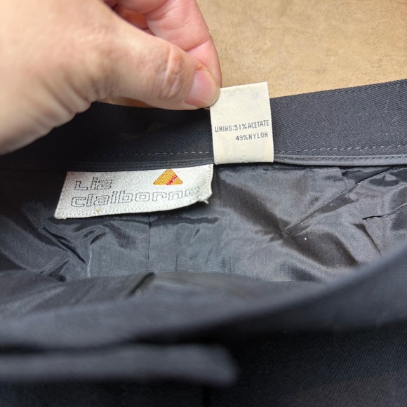 Vintage Liz Claiborne 100% Wool A-Line Skirt Black Size 8 Made in Korea - Picture 4 of 7